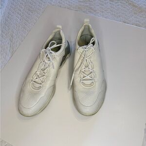 Ecco’s EU41 White Sneaker